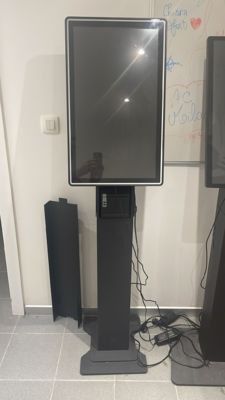 أيبورد 19 عام مصنع بيع بالجملة 23.8 27 32 بوصة أرضية واقفة شاشة إشارات رقمية الإعلان أرضية واقفة كيوسك لمسة سعة مع نظام أندرويد أو ويندوز للإعلانات الداخلية