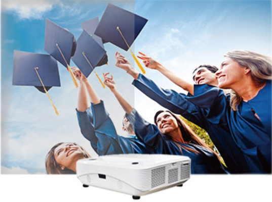برنامج iBoard الرخيص لبرنامج DLP الليزر المحمول 4K Whiteboard Ultra Short Throw Projector للصفوف المدرسية